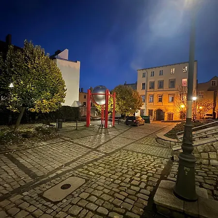 Ratuszowy * 瓦乌布日赫